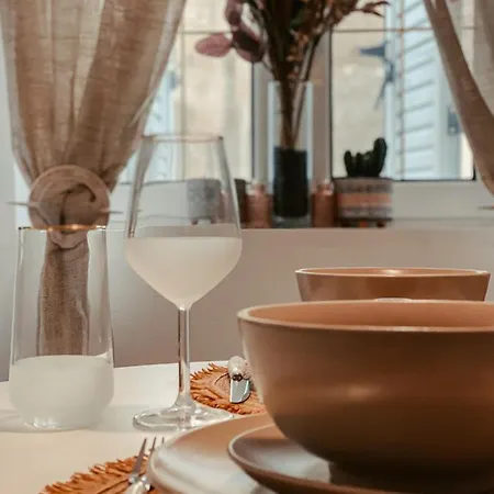 Isabella Suites: An Old Venetian Apartment *
